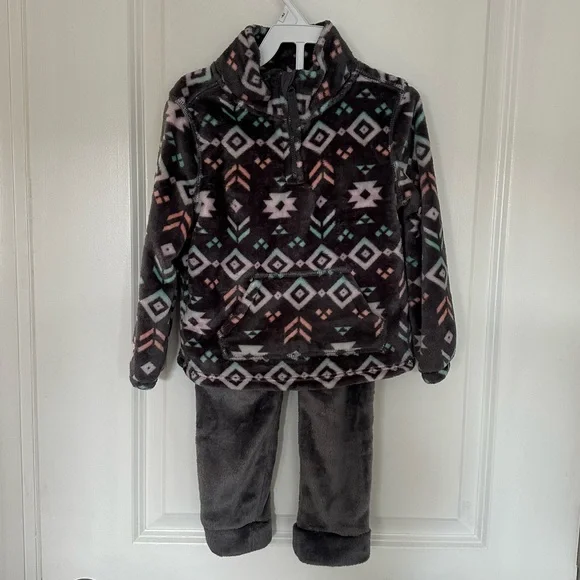 New 3T faux fur top and pant fall/winter set - Picture 1 of 11